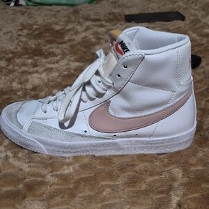 Nike White and Light Pink High-Tops